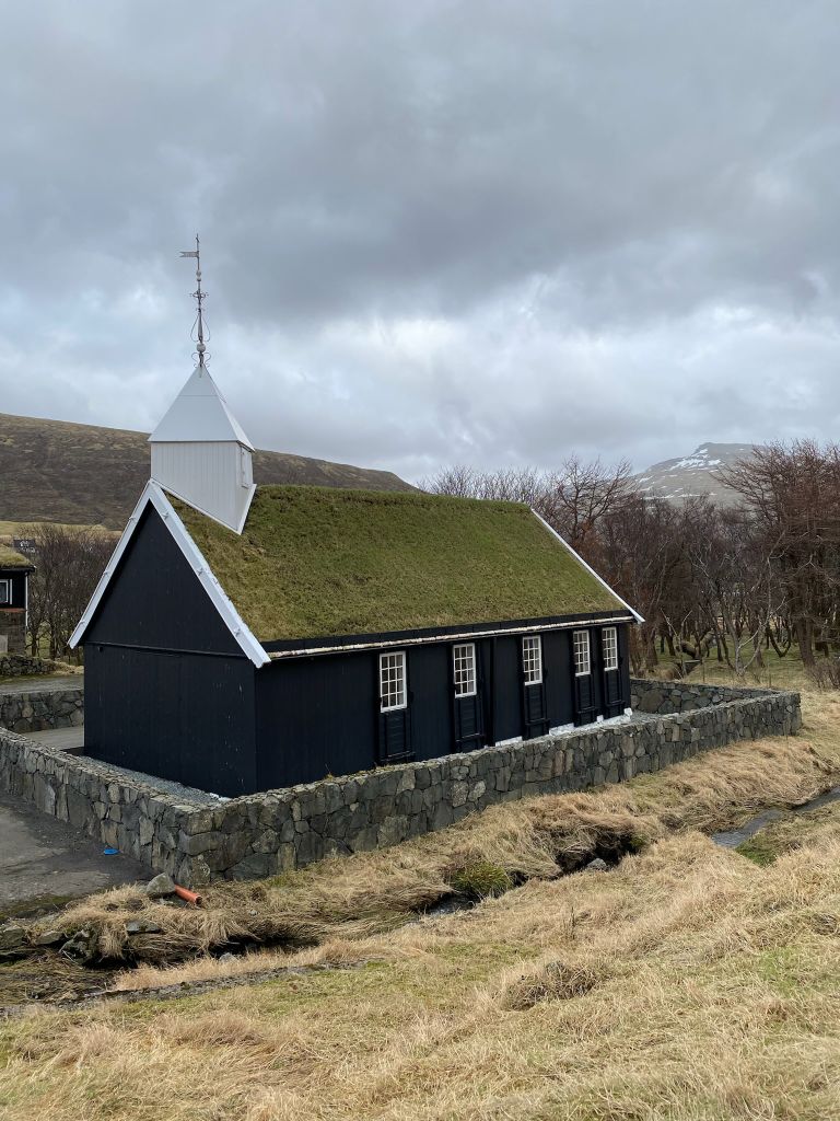 Die berühmten Kirchen mit Grassodendächern